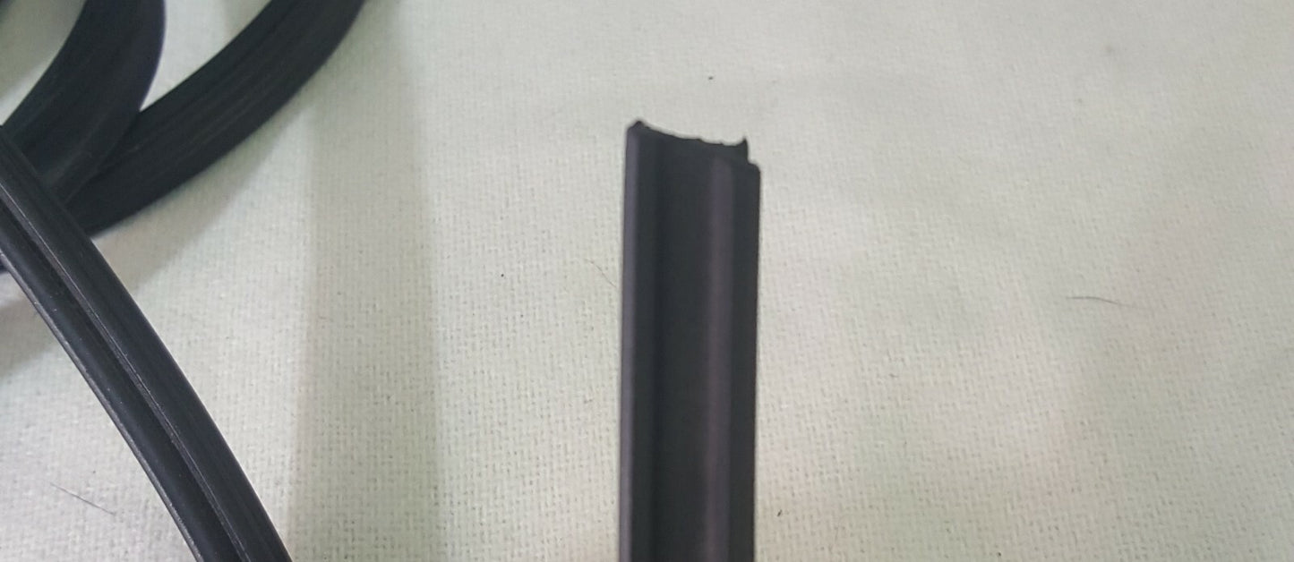 Gomma strisce pedana nera per Vespa d'epoca mod. stretto cm 10x7 metri 4,5