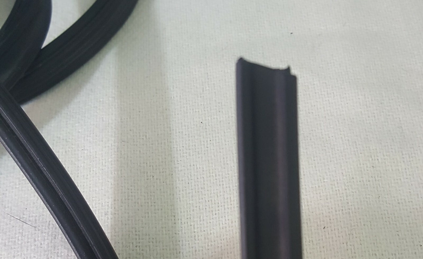 Gomma strisce pedana nera per Vespa d'epoca mod. stretto cm 10x7 metri 4,5