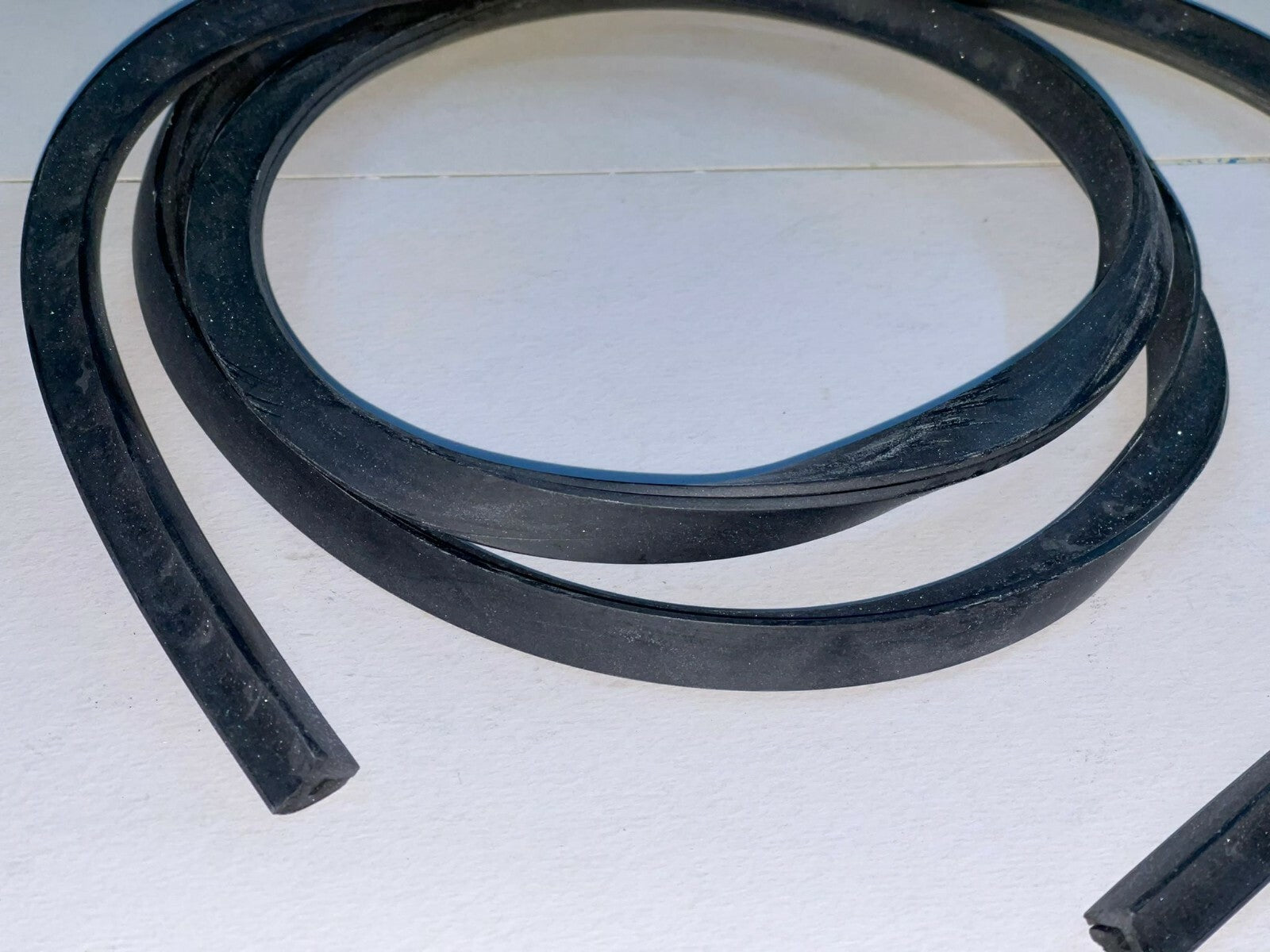 PROFILO IN GOMMA PER BAULETTO PIAGGIO VESPA PX - PE