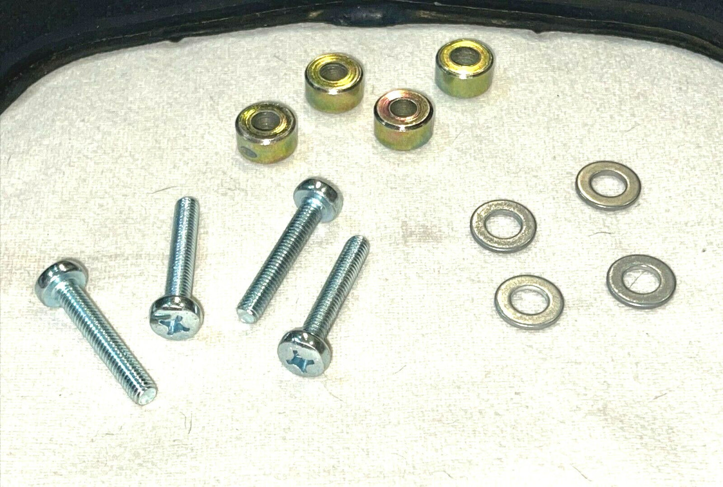 TAPPETINO TAPPETO POGGIAPIEDI COMPLETO DI VITI PER HONDA SH 125 - 150 2005-2008