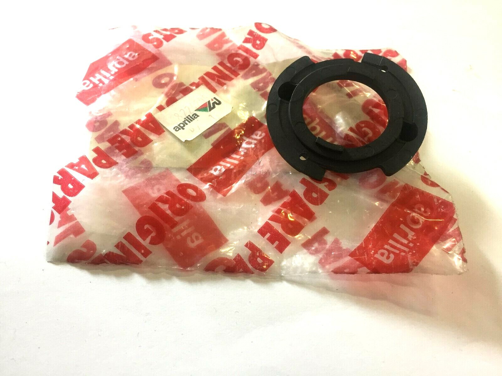 AP8224209 LAMP HOLDER X LAMP HS1 H4 APRILIA PEGASO 650-SCARABEO 125/150/200