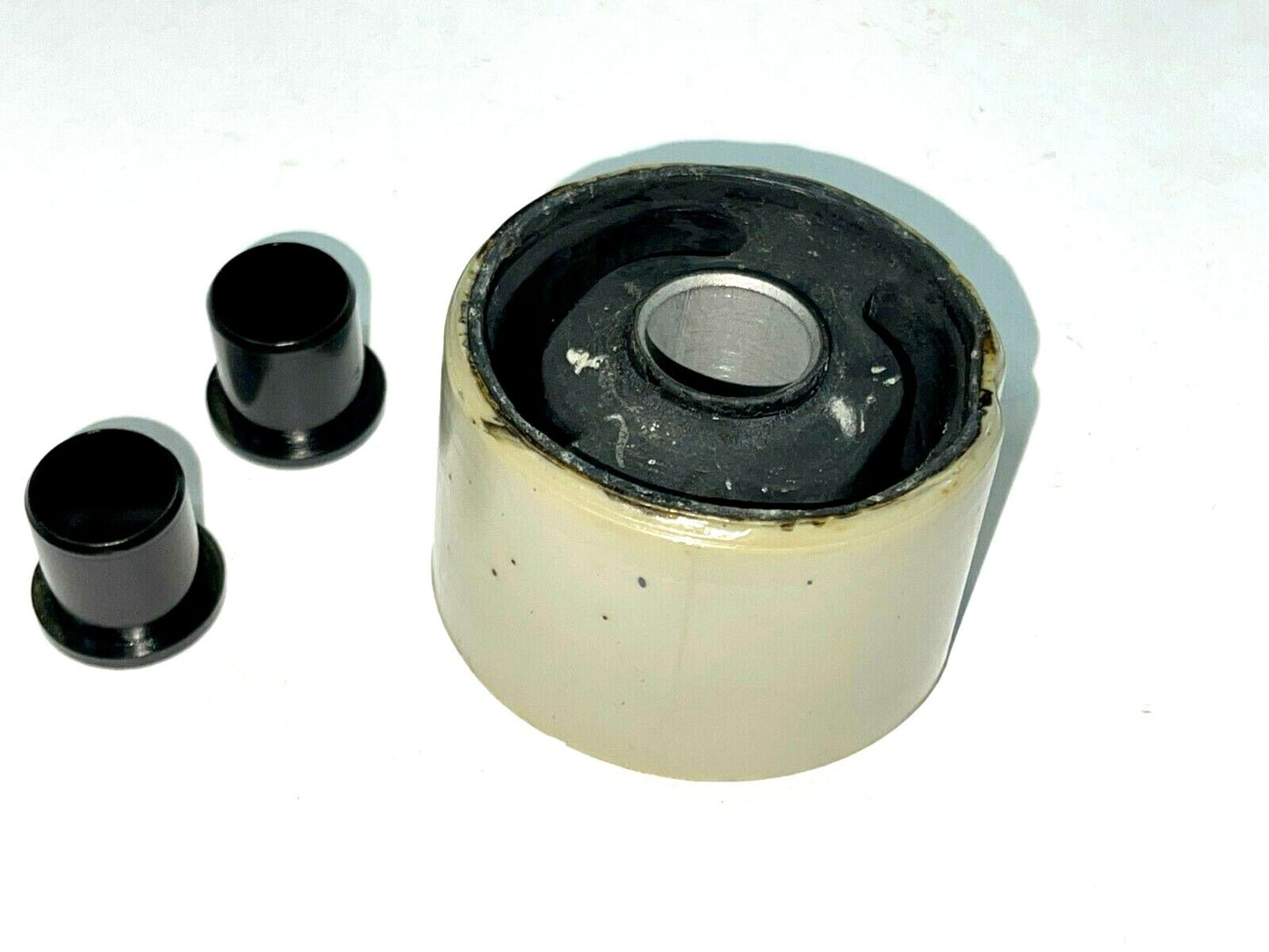 SUPPORTO MOT. SILENT BLOCK CON BOCCOLE PIAGGIO PER BEVERLY VESPA 125 GT -