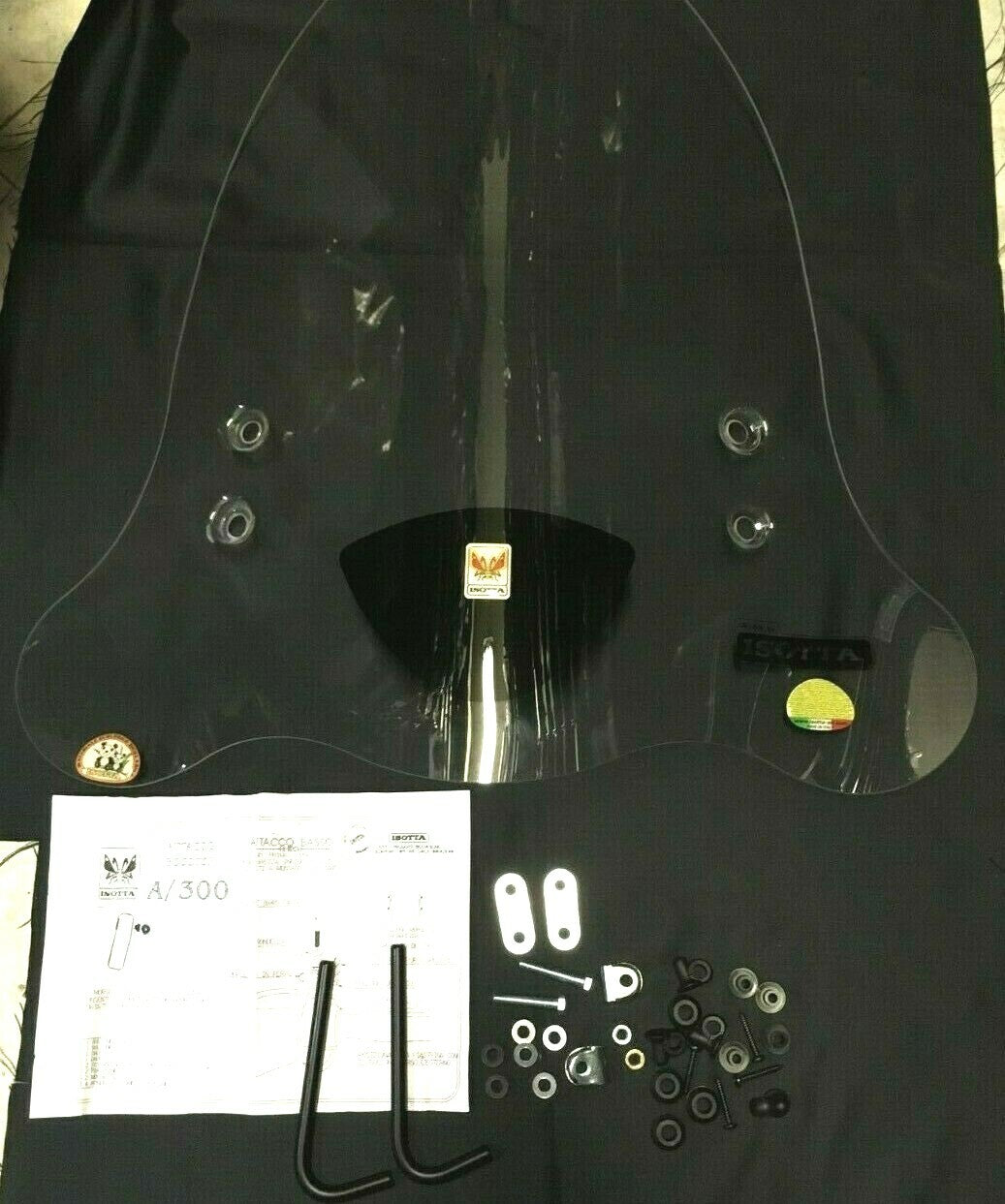 E41 ISOTTA WINDSCREEN FOR YAMAHA BOOSTER 50 COMPLETE WITH ATTACHMENTS*