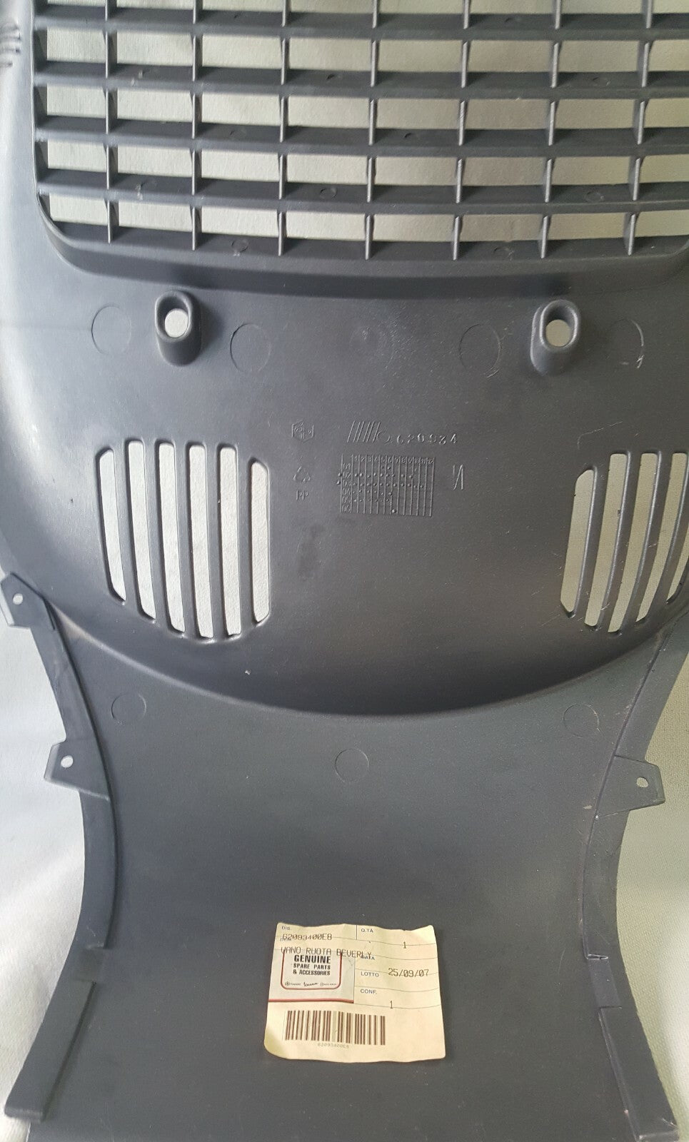 62093400E8 PIAGGIO ORIGINALE VANO RUOTA ANTERIORE PER BEVERLY 125-200 2003