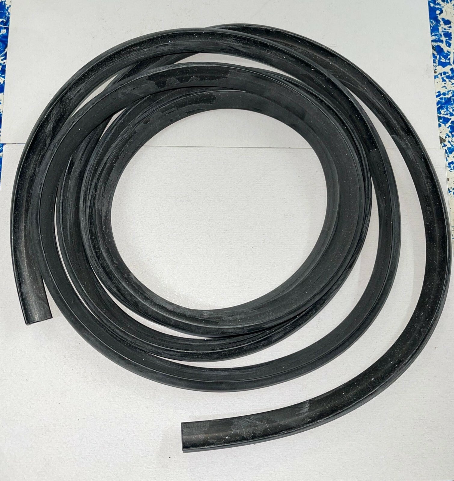 PROFILO IN GOMMA PER SCOCCHE LATERALI VESPA PX 125 150 200 PE SPRINT VELOCE