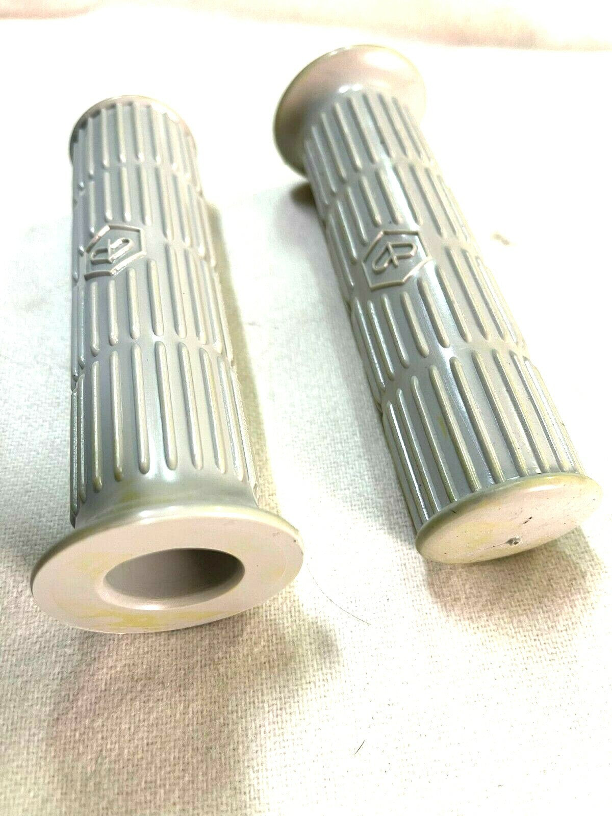 COPPIA  MANOPOLE CON LOGO PIAGGIO PER VESPA  PX  SPRINT - VESPA RALLY