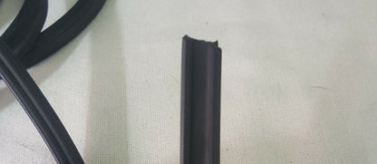 Gomma strisce pedana nera per Vespa d'epoca mod. stretto cm 10x7 metri 4,5