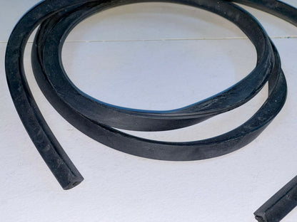 PROFILO IN GOMMA PER BAULETTO PIAGGIO VESPA PX - PE