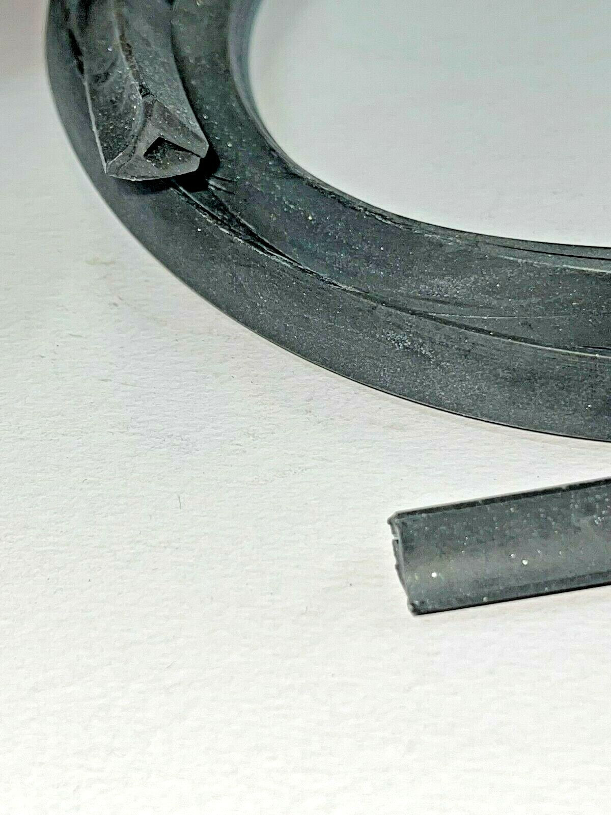 PROFILO IN GOMMA PER BAULETTO PIAGGIO VESPA PX - PE