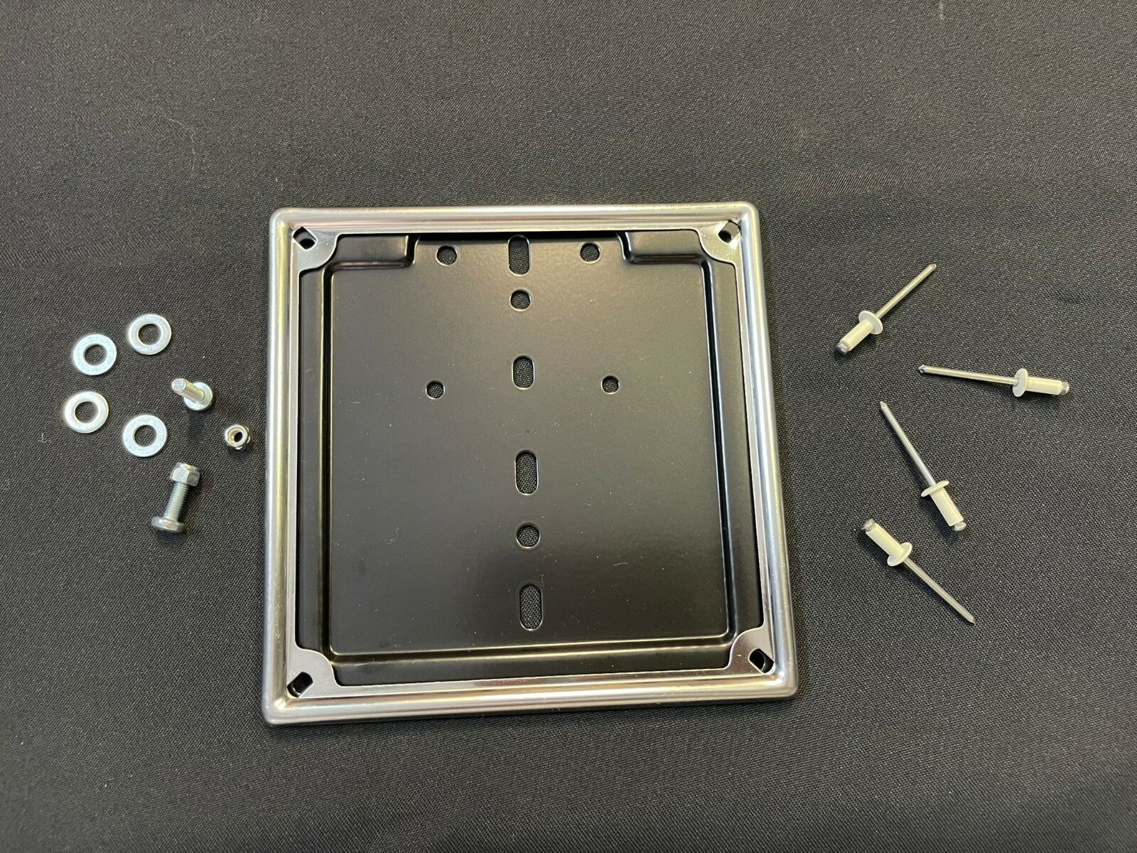 PORTATARGA CORNICE E KIT DI FISSAGGIO X MOTO E SCOOTER VECCHI MODELLI CM. 17X17