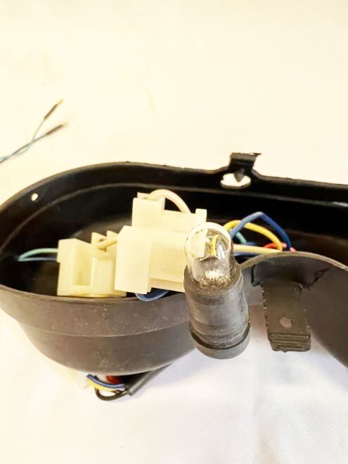 AP8124409  APRILIA LEONARDO 125 150 96-98 COPERTURA FANALE ANTERIORE +CABLAGGIO