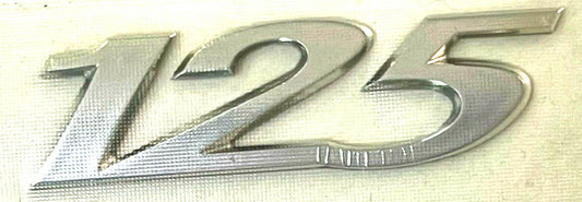 TARGHETTA ADESIVA LATERALE SCUDO ORIGINALE PIAGGIO PER BEVERLY RST 125 04-07