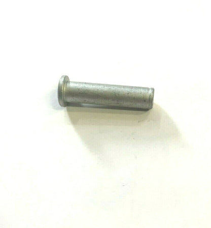 AP8134829 PERNO PEDANA PASSEGGERO DX-SX ORIG.APRILIA PEGASO 650 STRADA 05/07  *