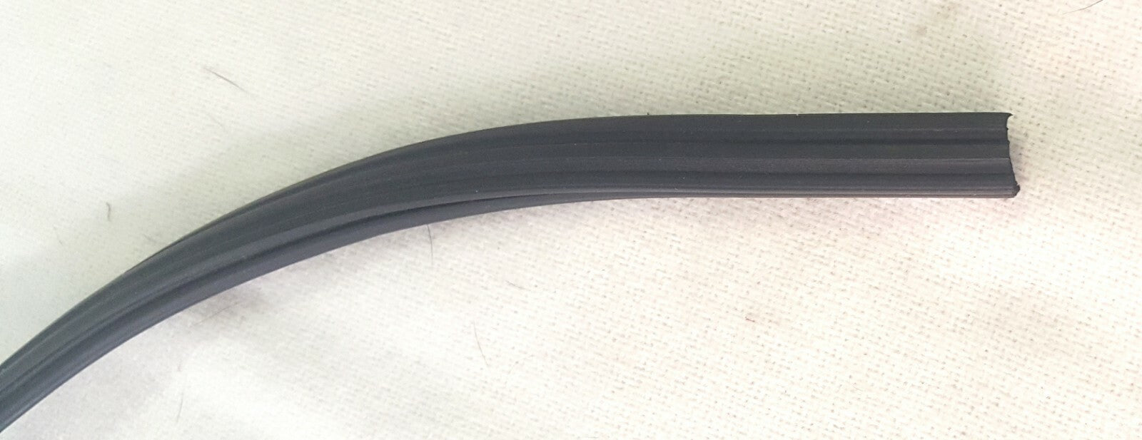 Gomma strisce pedana nera per Vespa d'epoca mod. stretto cm 10x7 metri 4,5