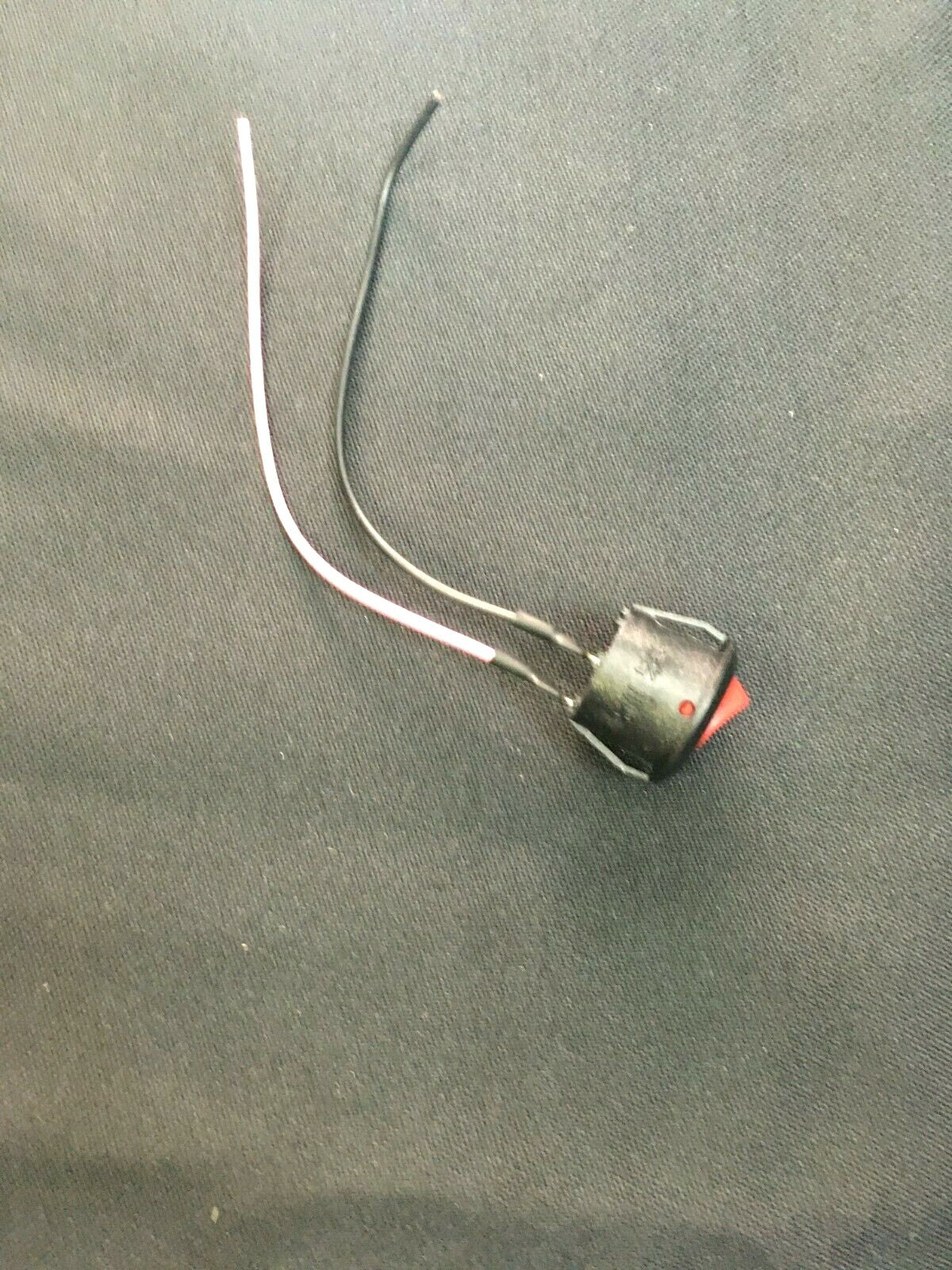 12V 01 UNIVERSAL ON-OFF SWITCH FOR CARS AND MOTORCYCLES