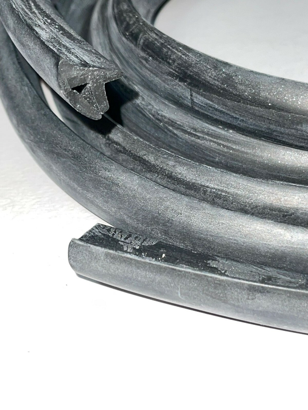 PROFILO IN GOMMA PER SCOCCHE LATERALI VESPA PX 125 150 200 PE SPRINT VELOCE