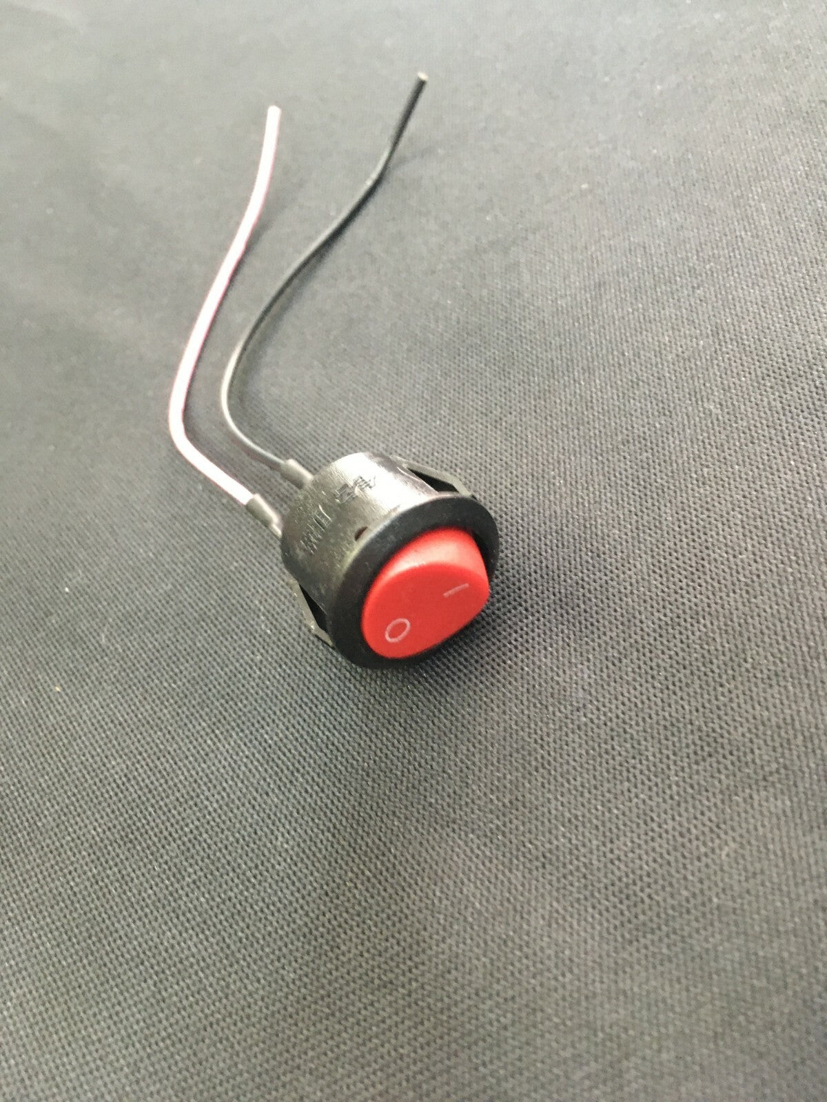12V 01 UNIVERSAL ON-OFF SWITCH FOR CARS AND MOTORCYCLES