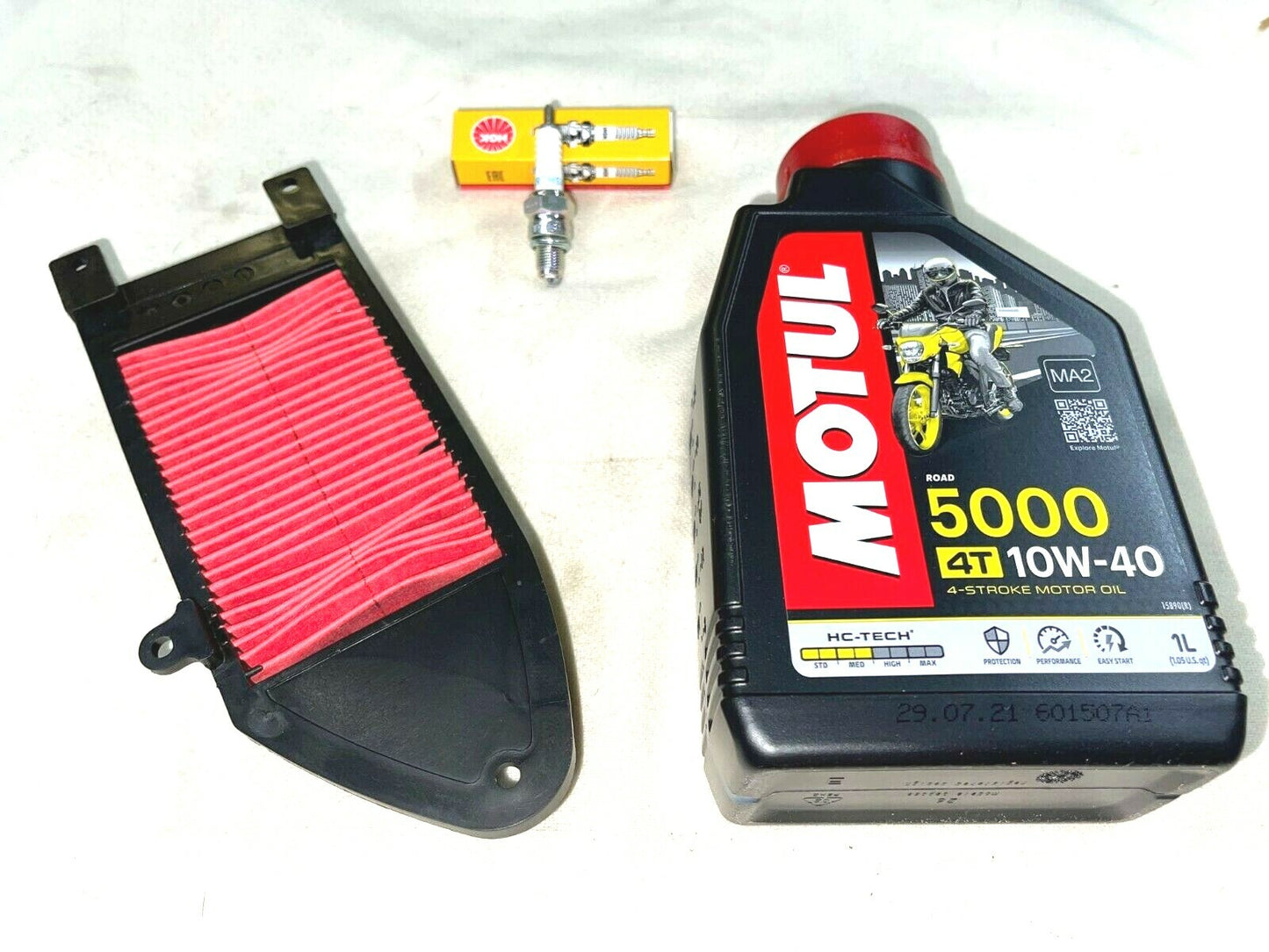 KIT TAGLIANDO KYMCO AGILITY 125/150 - 1 OLIO MOTUL  /1 FILTRO ARIA /1 CANDELA  *
