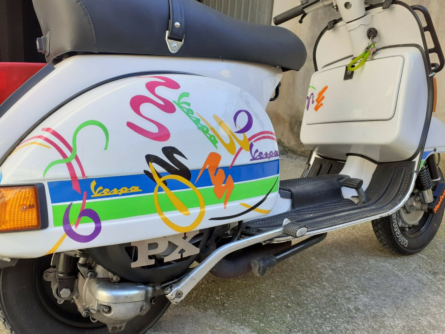 COPRIVENTOLA VESPA PX 125 150 200 NERO CON SCRITTA IN ACCIAIO  + OMAGGIO